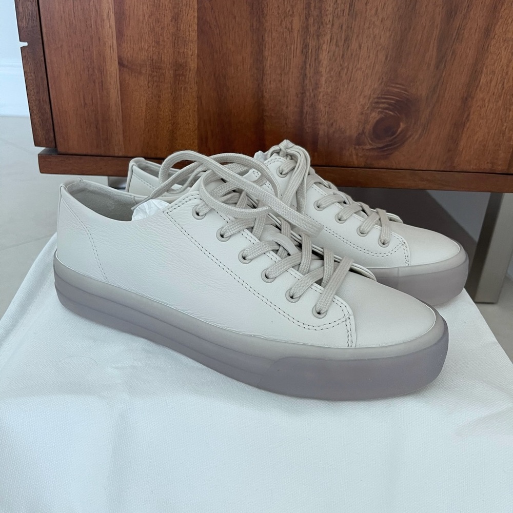 NWT Vince white Sneakers size 8